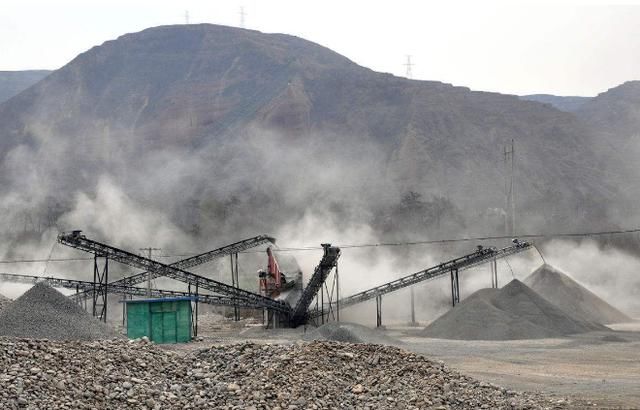 環(huán)保督查這么嚴(yán),砂石廠粉塵彌漫怎么辦?超實(shí)用的除塵措施來(lái)了!